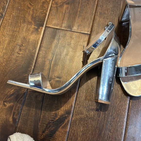 High heels - Picture 3 of 3